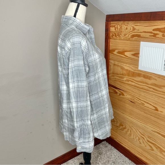 Old Navy The Classic Shirt Grey Plaid Button Up Flannel Shirt Medium - Picture 2 of 9